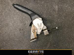 Gebrauchte Handbremsgriff Peugeot 107 1.0 12V Preis € 21,98 Margenregelung angeboten von Gerrits Automotive