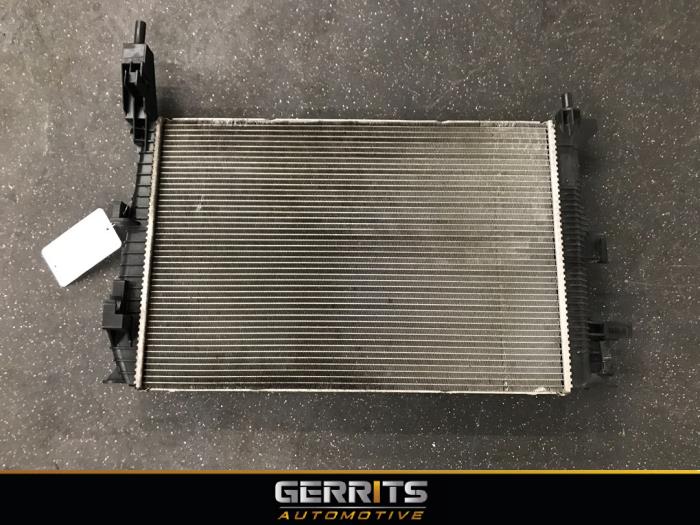 Radiator from a Ford Transit Connect (PJ2) 1.6 TDCi 16V 95 2015