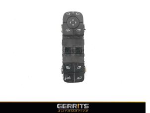 Used Electric window switch Porsche Panamera (971G) 4.0 V8 4S Diesel Price € 33,25 Inclusive VAT offered by Gerrits Automotive