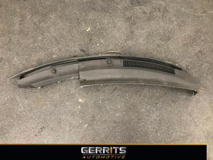 Used Cowl top grille Toyota Yaris II (P9) 1.33 16V Dual VVT-I Price € 43,98 Margin scheme offered by Gerrits Automotive