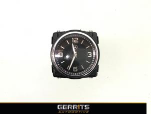 Used Clock Mercedes E (W213) E-350d 3.0 V6 24V Price € 66,53 Inclusive VAT offered by Gerrits Automotive