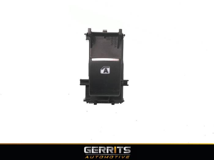 Usados Interruptor de ventanilla eléctrica Toyota C-HR (X1,X5) 1.2 16V Turbo Precio € 24,75 Norma de margen ofrecido por Gerrits Automotive BV