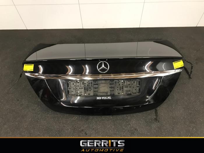 Portón trasero de un Mercedes-Benz E (W213) E-350d 3.0 V6 24V 2017