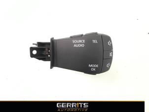 Used Steering wheel mounted radio control Renault Scénic IV (RFAJ) 1.3 TCE 140 16V Price € 21,98 Margin scheme offered by Gerrits Automotive