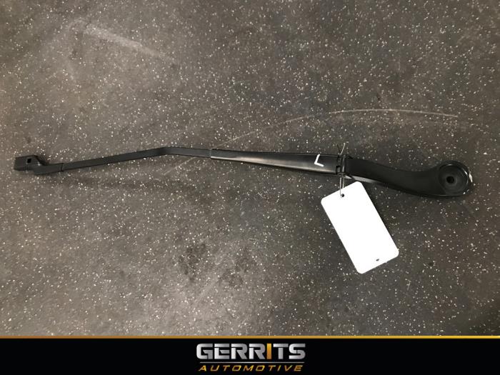 Front wiper arm from a Ford Transit Custom 2.2 TDCi 16V FWD 2015