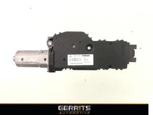Used Sunroof motor Mercedes E (W213) E-350d 3.0 V6 24V Price € 79,84 Inclusive VAT offered by Gerrits Automotive