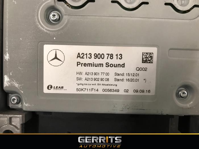 Amplificador de radio de un Mercedes-Benz E (W213) E-350d 3.0 V6 24V 2017