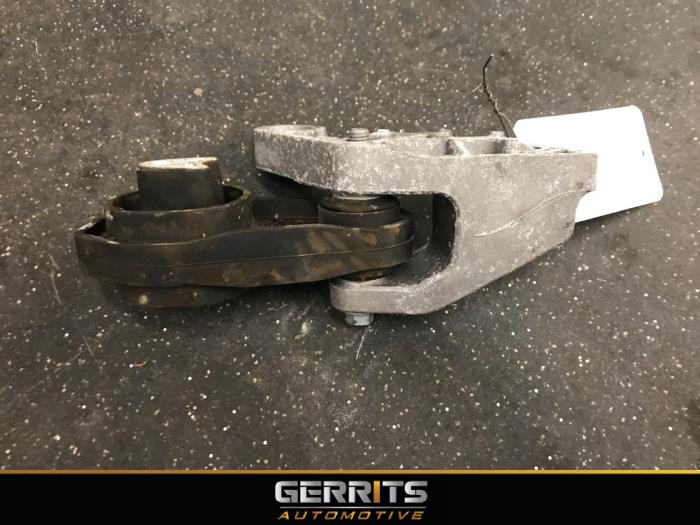 Gearbox mount from a Ford Fiesta 7 1.0 EcoBoost 12V 2020