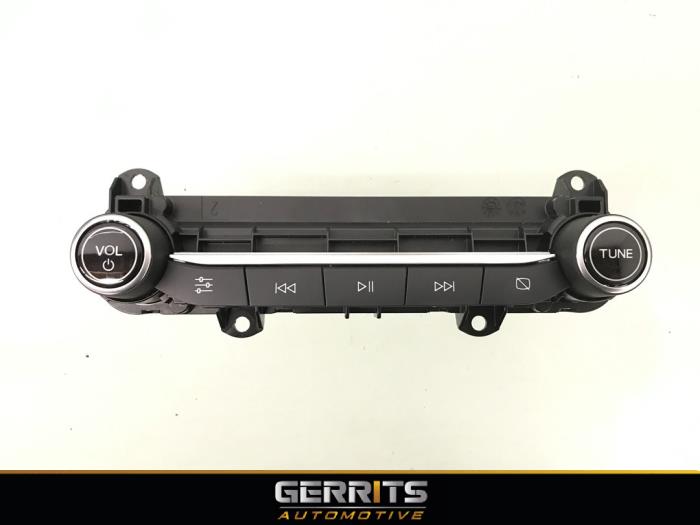 Multi-media control unit from a Ford Fiesta 7 1.0 EcoBoost 12V 2020