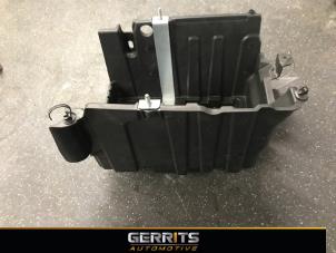 Usados Caja de batería Ford Fiesta 7 1.0 EcoBoost 12V Precio € 32,98 Norma de margen ofrecido por Gerrits Automotive