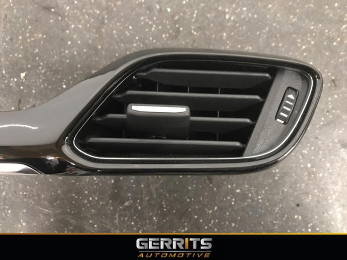 Kratka wentylacyjna deski rozdzielczej z Ford Fiesta 7 1.0 EcoBoost 12V 2020