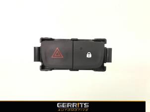 Used Panic lighting switch Opel Vivaro 1.6 CDTI 95 Euro 6 Price € 24,19 Inclusive VAT offered by Gerrits Automotive