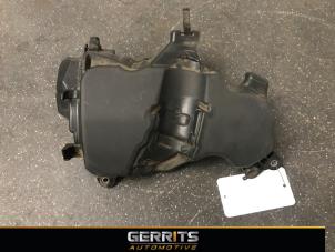 Used Engine cover Renault Clio IV Estate/Grandtour (7R) 1.5 Energy dCi 90 FAP Price € 32,98 Margin scheme offered by Gerrits Automotive