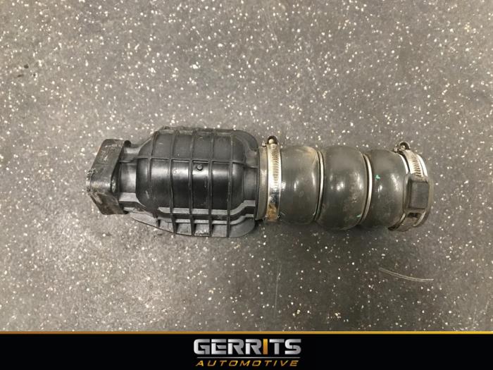 Gebrauchte Intercooler Schlauch Peugeot Partner (GC/GF/GG/GJ/GK) 1.6 BlueHDI 75 Preis € 24,99 Margenregelung angeboten von Gerrits Automotive BV