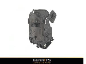 Używane Mechanizm blokady drzwi lewych tylnych wersja 4-drzwiowa Seat Arona (KJX) 1.6 TDI 95 Cena € 54,98 Procedura marży oferowane przez Gerrits Automotive
