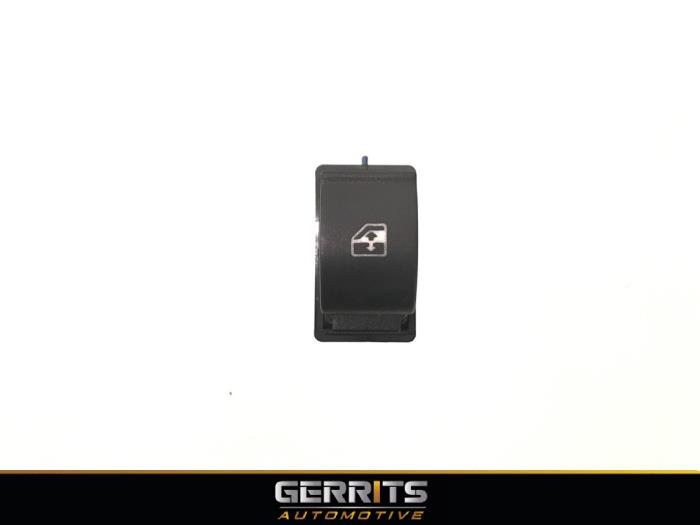 Usados Interruptor de ventanilla eléctrica Fiat Doblo Cargo (263) 1.3 D Multijet Precio € 26,60 IVA incluido ofrecido por Gerrits Automotive BV