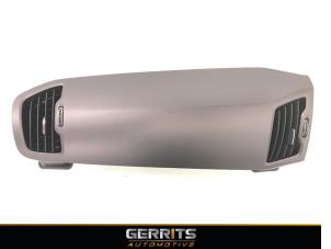 Usagé Grille aération tableau de bord Kia Sportage (SL) 2.0 CVVT 16V 4x2 Prix € 32,98 Règlement à la marge proposé par Gerrits Automotive