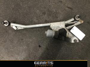 Used Wiper motor + mechanism Dacia Duster (HS) 1.2 TCE 16V Price € 38,48 Margin scheme offered by Gerrits Automotive