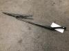 Front wiper arm from a Dacia Duster (HS), 2009 / 2018 1.2 TCE 16V, SUV, Petrol, 1.198cc, 92kW (125pk), FWD, H5F404; H5FB4; H5F408, 2013-10 / 2018-01, HSDA2 2016