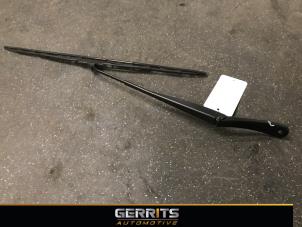 Used Front wiper arm Dacia Duster (HS) 1.2 TCE 16V Price € 21,98 Margin scheme offered by Gerrits Automotive