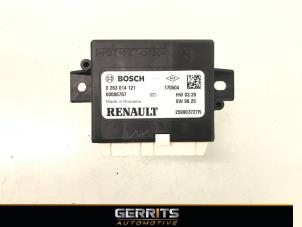 Usados Módulo PDC Renault Captur (2R) 0.9 Energy TCE 12V Precio € 54,98 Norma de margen ofrecido por Gerrits Automotive