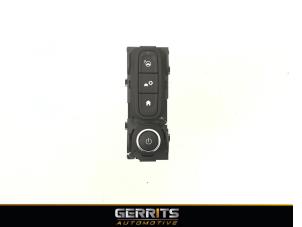 Używane Jednostka multimedialna Renault Captur (2R) 0.9 Energy TCE 12V Cena € 27,48 Procedura marży oferowane przez Gerrits Automotive