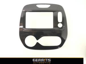 Used Dashboard decoration strip Renault Captur (2R) 0.9 Energy TCE 12V Price € 54,98 Margin scheme offered by Gerrits Automotive
