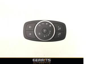 Używane Przelacznik swiatel Ford Fiesta 7 1.5 TDCi 85 Cena € 27,48 Procedura marży oferowane przez Gerrits Automotive