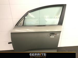Używane Drzwi lewe przednie wersja 4-drzwiowa Kia Carens IV (RP) 1.6 GDI 16V Cena € 349,99 Procedura marży oferowane przez Gerrits Automotive
