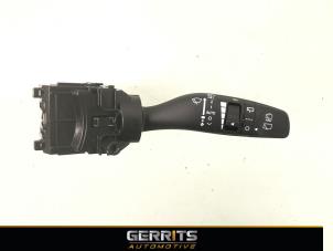 Używane Przelacznik wycieraczki Kia Carens IV (RP) 1.6 GDI 16V Cena € 38,48 Procedura marży oferowane przez Gerrits Automotive
