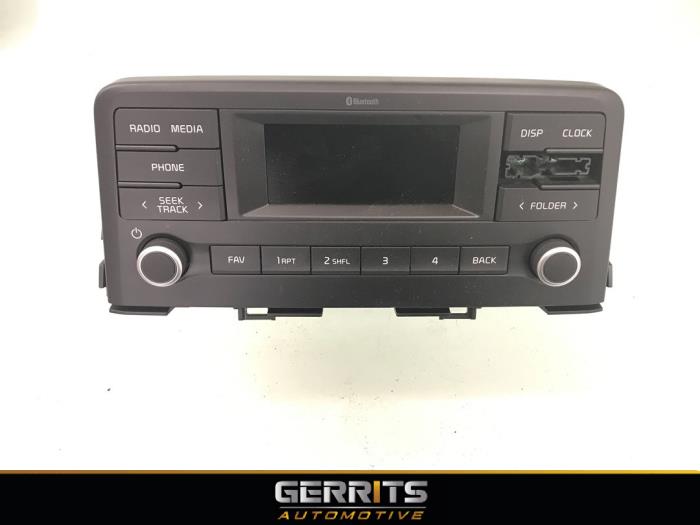 Radio CD player from a Kia Picanto (JA) 1.0 DPi 12V 2020
