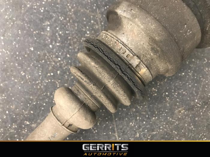 Drive shaft, rear right from a Mercedes-Benz Vito (639.6) 2.2 111 CDI 16V 2004