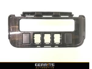 Używane Listwa deski rozdzielczej Mitsubishi Outlander (GF/GG) 2.0 16V 4x2 Cena € 27,48 Procedura marży oferowane przez Gerrits Automotive