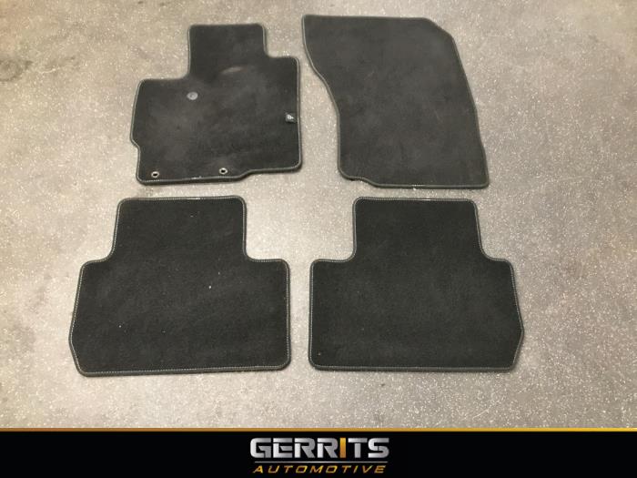 Gebrauchte Matten Set Mitsubishi Outlander (GF/GG) 2.0 16V 4x2 Preis € 43,98 Margenregelung angeboten von Gerrits Automotive BV