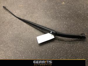 Used Front wiper arm Nissan Qashqai (J11) 1.2 DIG-T 16V Price € 21,98 Margin scheme offered by Gerrits Automotive