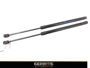 Used Set of tailgate gas struts Renault Captur (2R) 0.9 Energy TCE 12V Price € 21,98 Margin scheme offered by Gerrits Automotive