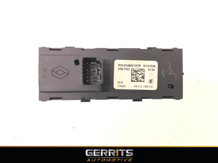 Multi-media control unit from a Renault Captur (2R) 0.9 Energy TCE 12V 2018