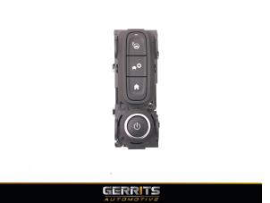 Usados Unidad de control multimedia Renault Captur (2R) 0.9 Energy TCE 12V Precio € 27,48 Norma de margen ofrecido por Gerrits Automotive