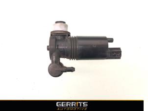 Używane Pompa spryskiwacza przód Ford Fiesta 6 (JA8) 1.25 16V Cena € 21,98 Procedura marży oferowane przez Gerrits Automotive