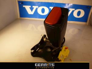 Gebrauchte Sicherheitsgurt Schließe rechts hinten Volvo V60 I (FW/GW) 1.6 T4 16V Preis € 21,98 Margenregelung angeboten von Gerrits Automotive