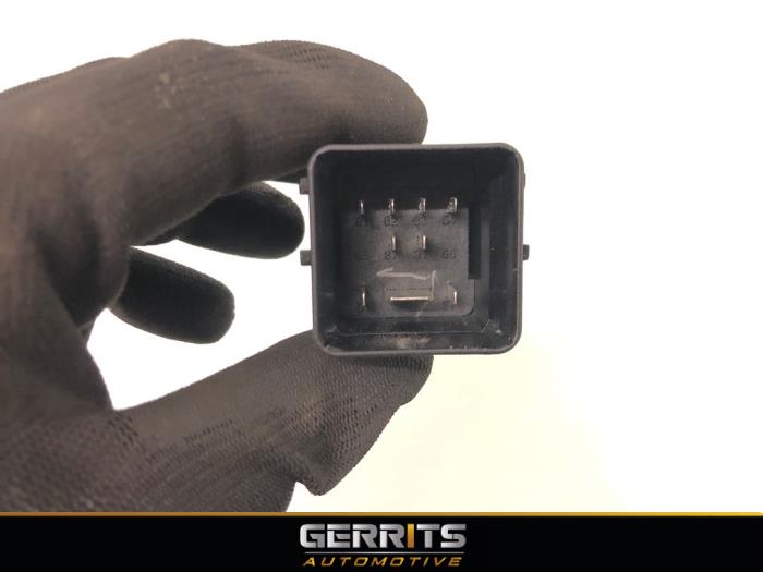 Glow plug relay from a Renault Megane IV Estate (RFBK) 1.6 Energy dCi 130 2017