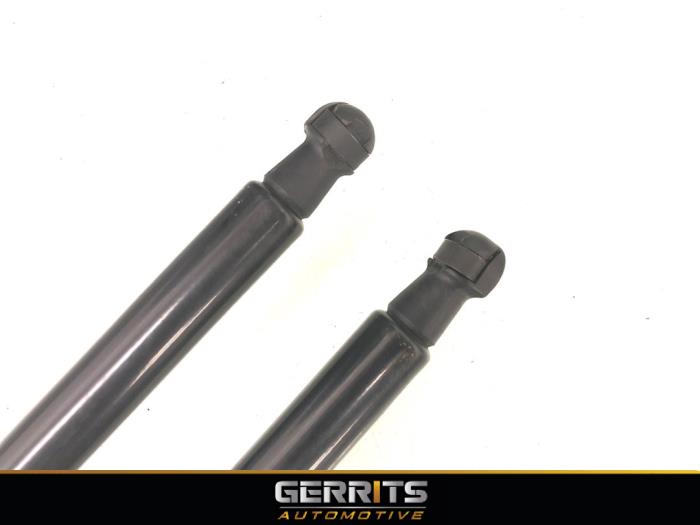 Set of tailgate gas struts from a Renault Megane IV Estate (RFBK) 1.6 Energy dCi 130 2017