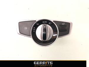 Używane Przelacznik swiatel Mercedes C (C205) C-300 2.0 Turbo 16V Cena € 21,98 Procedura marży oferowane przez Gerrits Automotive