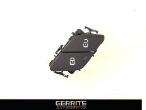 Used Central locking switch Mercedes A (177.0) 1.3 A-160 Turbo 16V Price € 27,48 Margin scheme offered by Gerrits Automotive