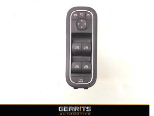 Usados Interruptor de ventanilla eléctrica Mercedes A (177.0) 1.3 A-160 Turbo 16V Precio € 54,98 Norma de margen ofrecido por Gerrits Automotive