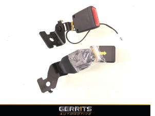 Used Rear seatbelt buckle, left Kia Ceed Sportswagon (CDF) 1.0i T-GDi 12V Price € 54,98 Margin scheme offered by Gerrits Automotive