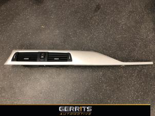 Używane Kratka wentylacyjna deski rozdzielczej BMW 3 serie (F30) 320d 2.0 16V EfficientDynamicsEdition Cena € 54,98 Procedura marży oferowane przez Gerrits Automotive