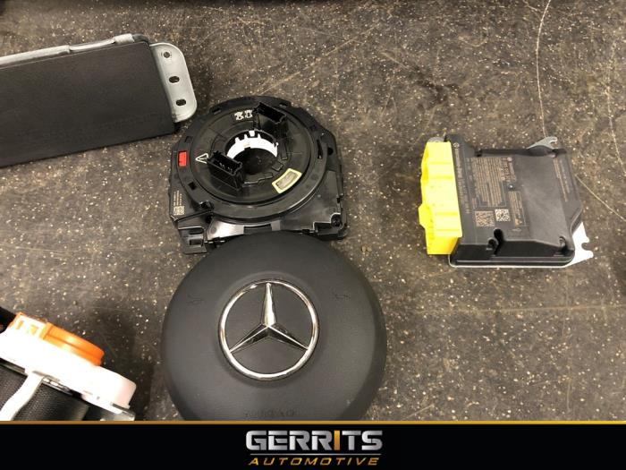 Kit+module airbag d'un Mercedes-Benz A (177.0) 1.3 A-160 Turbo 16V 2021
