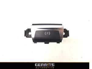 Usados Interruptor de freno de mano Peugeot 308 (L3/L8/LB/LH/LP) 1.6 16V THP Precio € 32,98 Norma de margen ofrecido por Gerrits Automotive