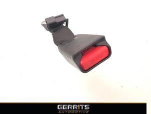 Usagé Insertion ceinture de sécurité arrière droite Peugeot 108 1.0 12V VVT-i Prix € 21,98 Règlement à la marge proposé par Gerrits Automotive